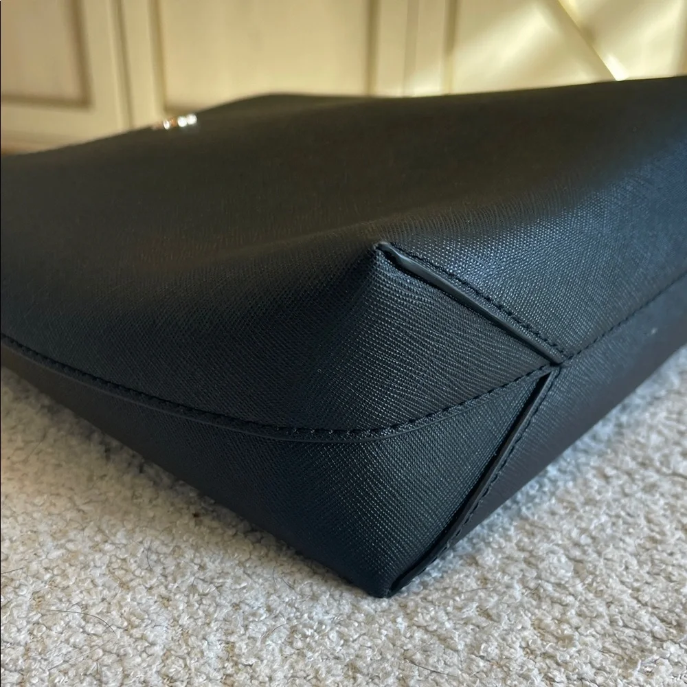 Beautiful Tory Burch Black Crossbody Bag - Picture 3 of 6